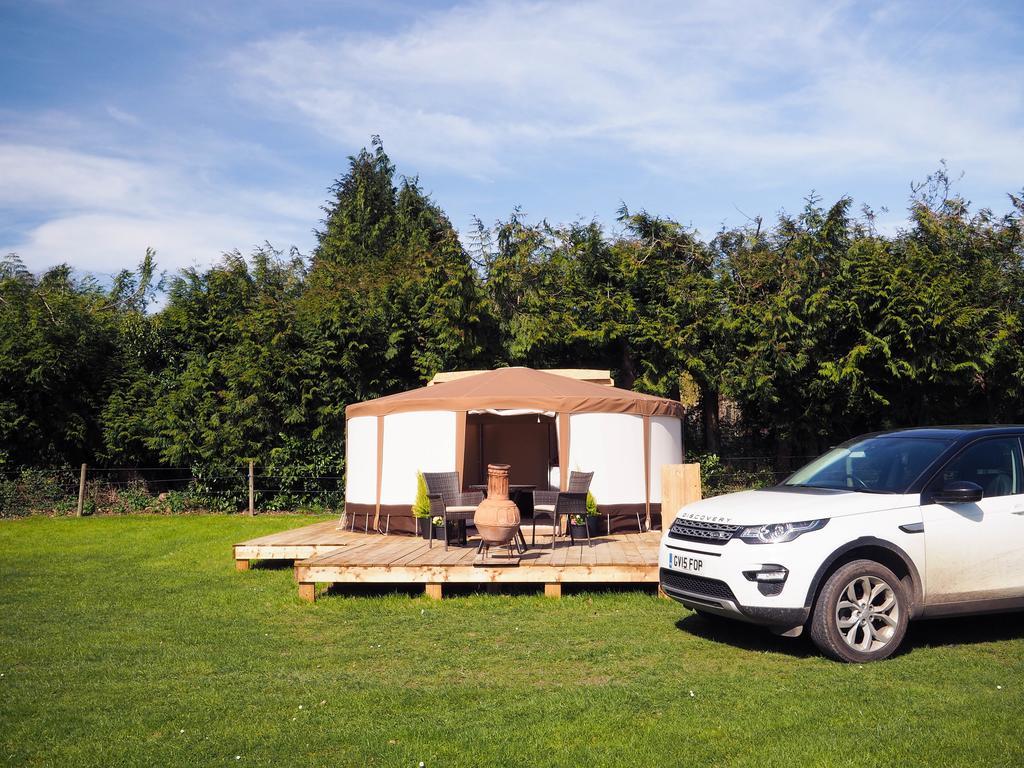 Old Dairy Farm Glamping 호텔 엠스워스 외부 사진