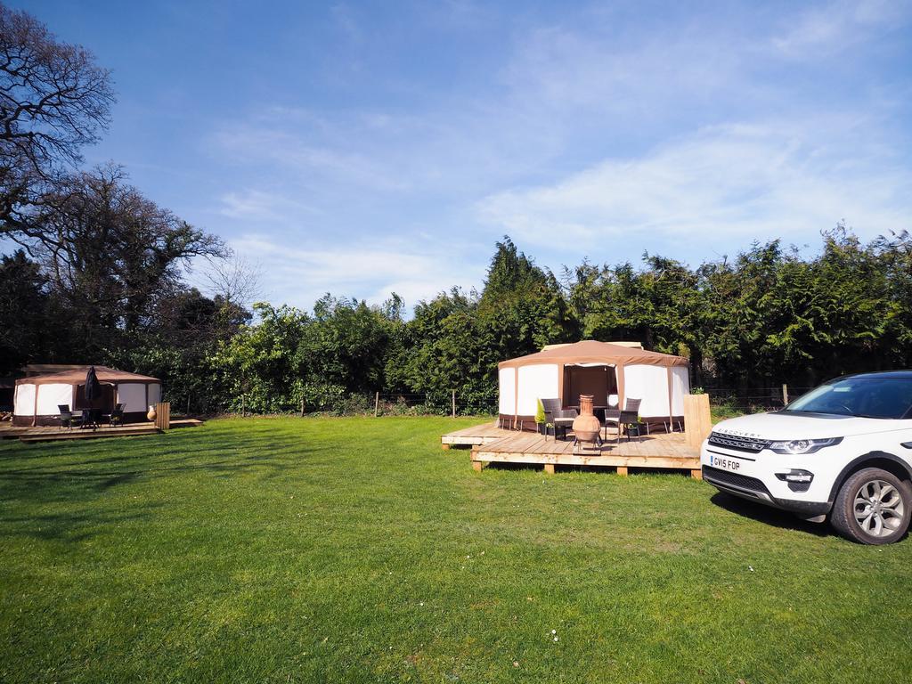 Old Dairy Farm Glamping 호텔 엠스워스 외부 사진