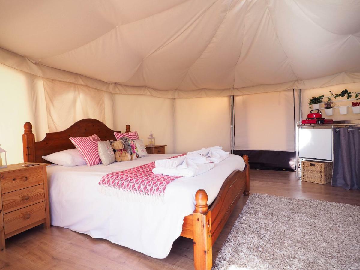Old Dairy Farm Glamping 호텔 엠스워스 외부 사진